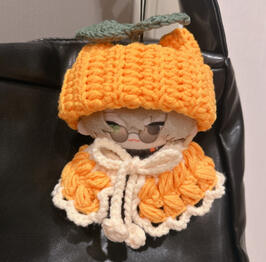 หมวกแมว 120.- / ชุดหัวใจสองสี 120.-